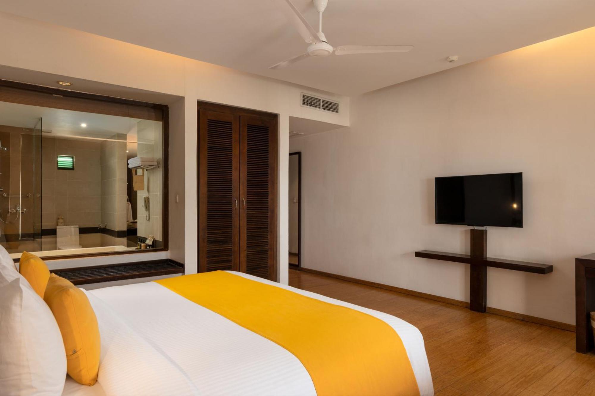 Deluxe Double Room Sea View at Seaside Social Lounge & Bar & on Spa Black Coral & Centre Point Restaurants,1765586777:JPEG